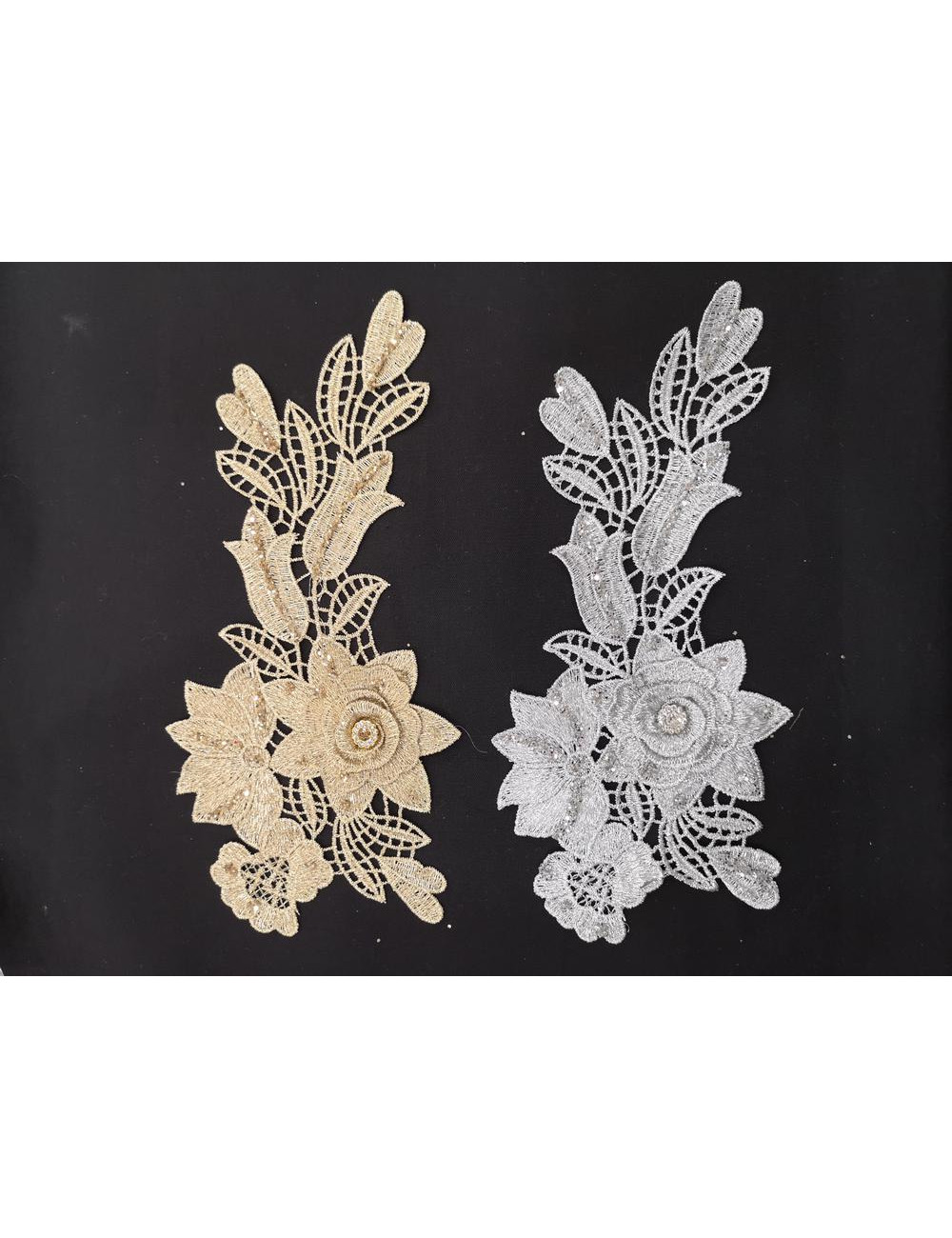 Aplicación Bordada con Flor en Relieve Aplicación Bordada con Flor en Relieve