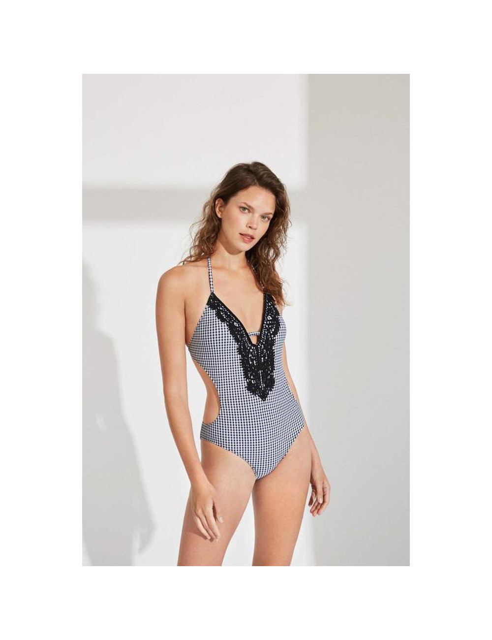 Bañador anudado cuello y espalda con relleno Bañador anudado cuello y espalda con relleno