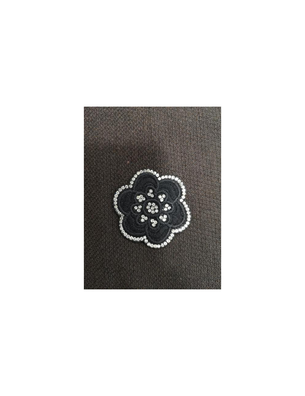 Flor Adhesiva bordada con Circonita 